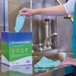 Perola® JayTex™ 200 x All-Purpose Cloths on Roll in Dispenser Box Blue - Image 3