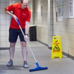 18" / 45cm Plastic Double Foam Blade Floor Squeegee Head - B/G/R/Y - Image 2
