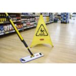Rubbermaid Pulse 40cm (16") Wet Spray Microfibre Flat Mop Frame and Handle - Image 2